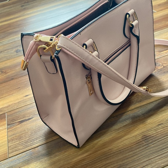 CHICAROUSAL Crossbody Purse // Light Pink - Picture 11 of 12